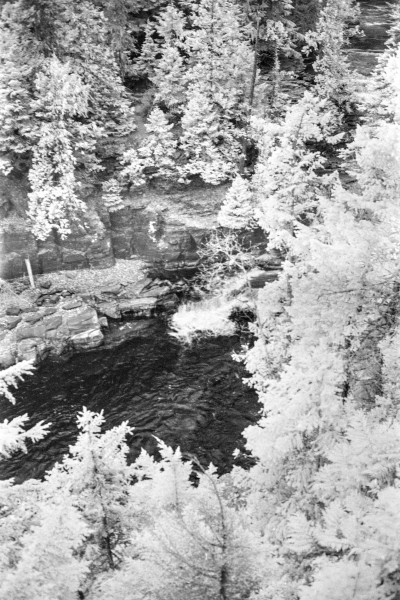  Shot with a Voightlander BessaR2 and 7Artisan35f2 lens, on RolleiInfrared, and developed with Rodinal by Shom Bandopadhaya. Licensed under Creative Commons Attribution-NonCommercial-ShareAlike (CC BY-NC-SA).